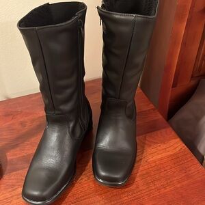 - Women’s Toe Warmers boots.  Used, Like new condition